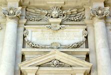 Mausoleumi sissepääsu päis