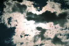 Päikesevarjutus läbi pilvede